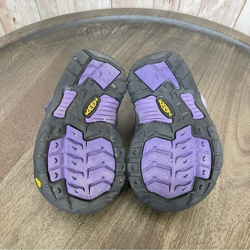 Keen Newport H2 Waterproof Sandals Size 4